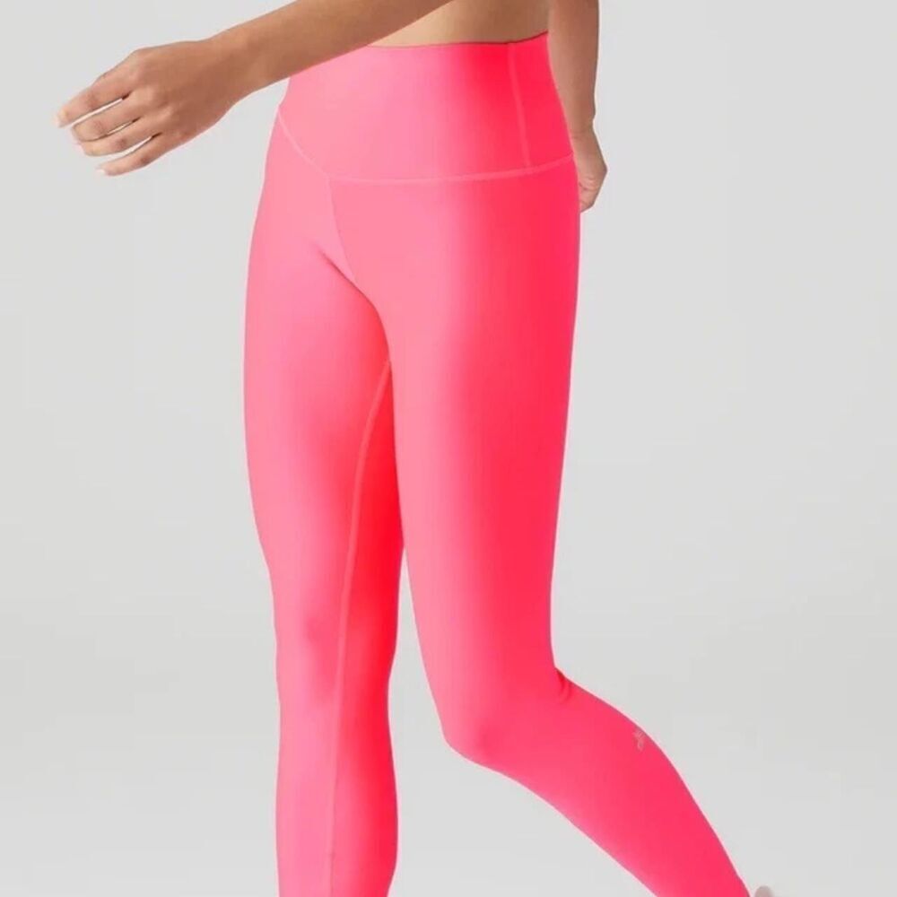 Alo Yoga 7/8 High-Waist Airlift Leggings in Fluorescent Pink Coral Size S